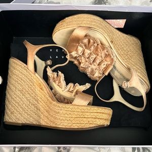 Vera Wang Lavender Paige Latte Pink Sayin Wedges size 7